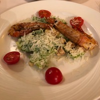Салат Цезарь с креветками