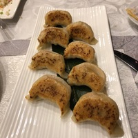 Жареные пельмени с укропом и свининой