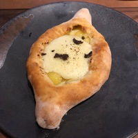 Хачапури по-аджарски с трюфелем