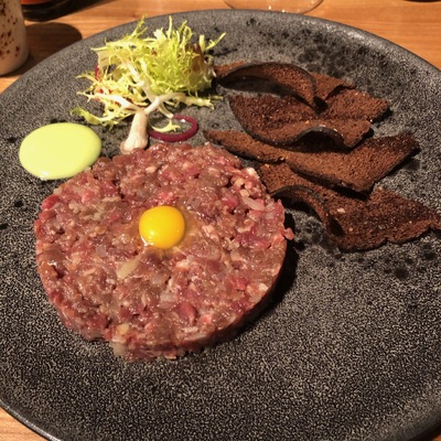 Тартар из говядины с васаби и маринованными грибами