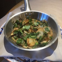 Жареная картошка с чесноком и грибами