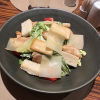 Салат Цезарь с курицей