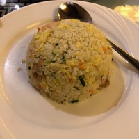 Жареный рис с яйцом и овощами