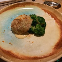 Крабовый кейк с брокколи и трюфельным маслом