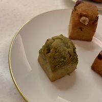 Финансье с фисташкой
