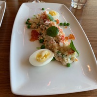 Салат оливье с раковыми шейками и камчатским крабом