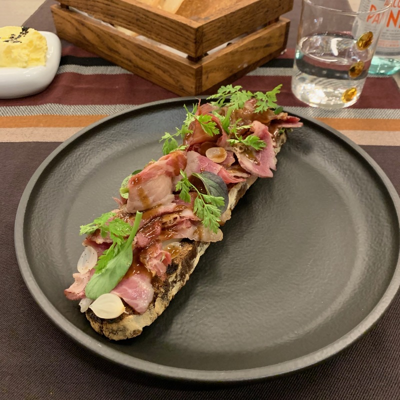 Брускетта с пастрами