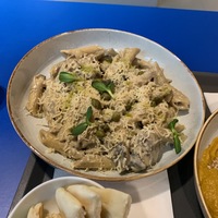 Паста с грибами, вешенки, шампиньоны, сырно-сливочный веган-крем с кешью, каперсы, веган-пармезан