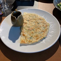 Кутаб с крабом, зеленью, артишоком и страчателлой