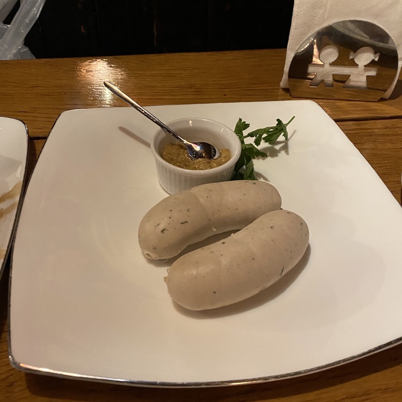 Колбаски по-мюнхенски с баварской горчицей