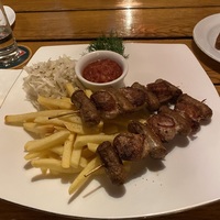 Закуска охотничья на шампурах с гарниром