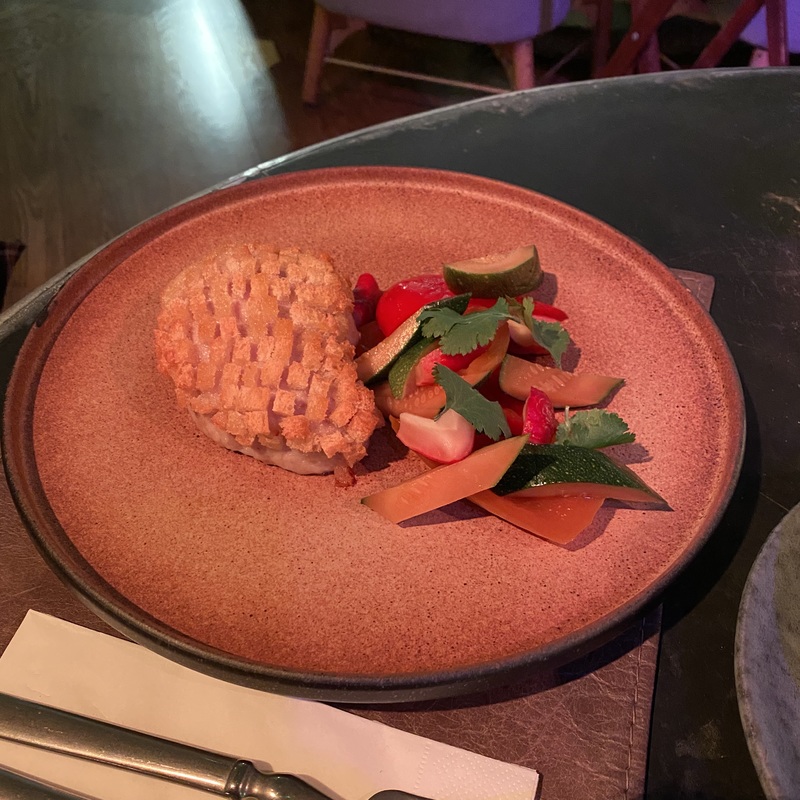 Пожарская котлета с маринованными овощами
