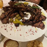 Ребра козленка из печи, томленные с баклажанами и барбарисом