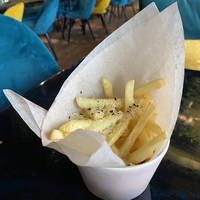 Фри с трюфельным маслом и сыром Пармиджано