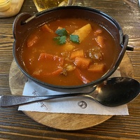 Домашний суп-гуляш с говядиной и овощами