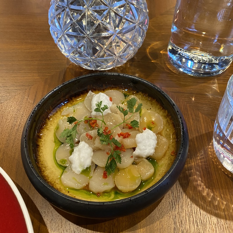 Севиче из сахалинского гребешка с кокосовой тапиокой