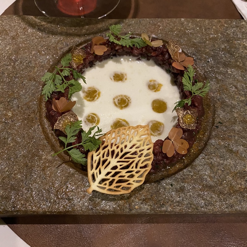 Тартар из говядины, молочко из пармезана, гель из желтка, трюфель