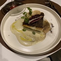 Палтус, соус фюме, радичио, айва