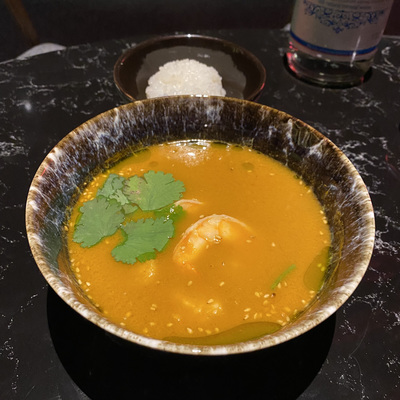 Том ям с мясом акулы