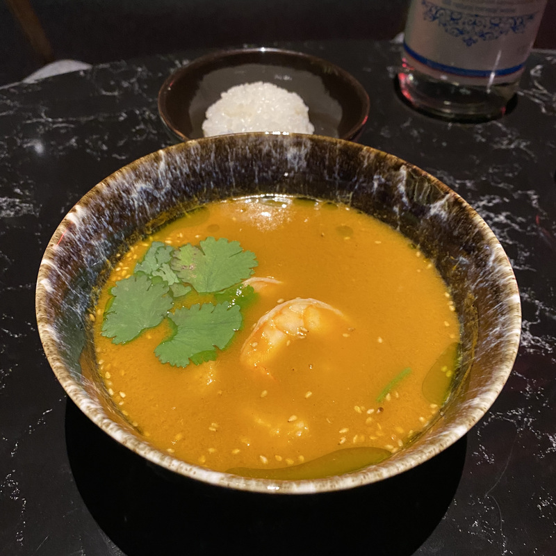 Том ям с мясом акулы