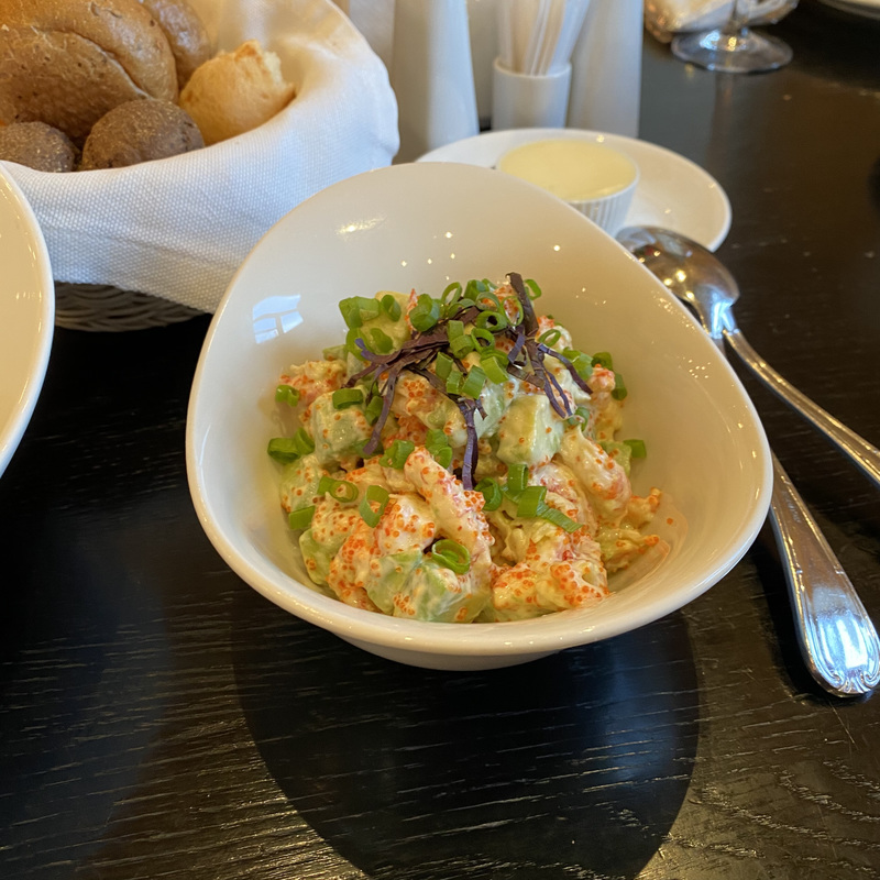 Раковые шейки с соусом васаби