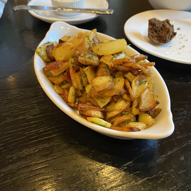Картофель, жаренный с белыми грибами