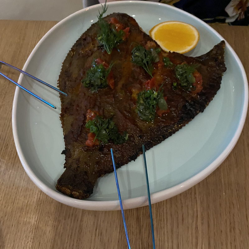 Камбала, запеченная в хоспере с BBQ из печеных томатов