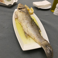 Сибас, запеченный с ароматным маслом и травами