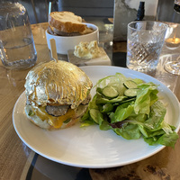Gold wagyu, бургер, трюфель