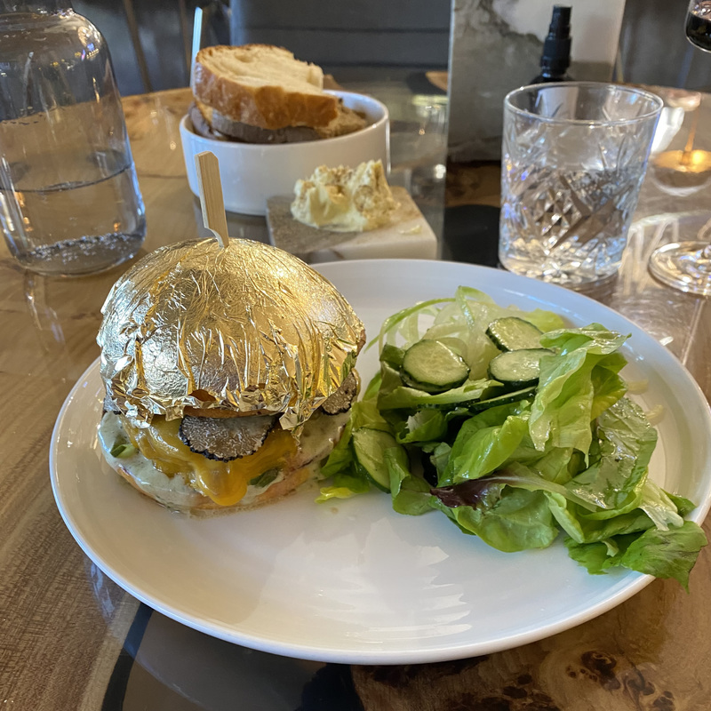 Gold wagyu, бургер, трюфель