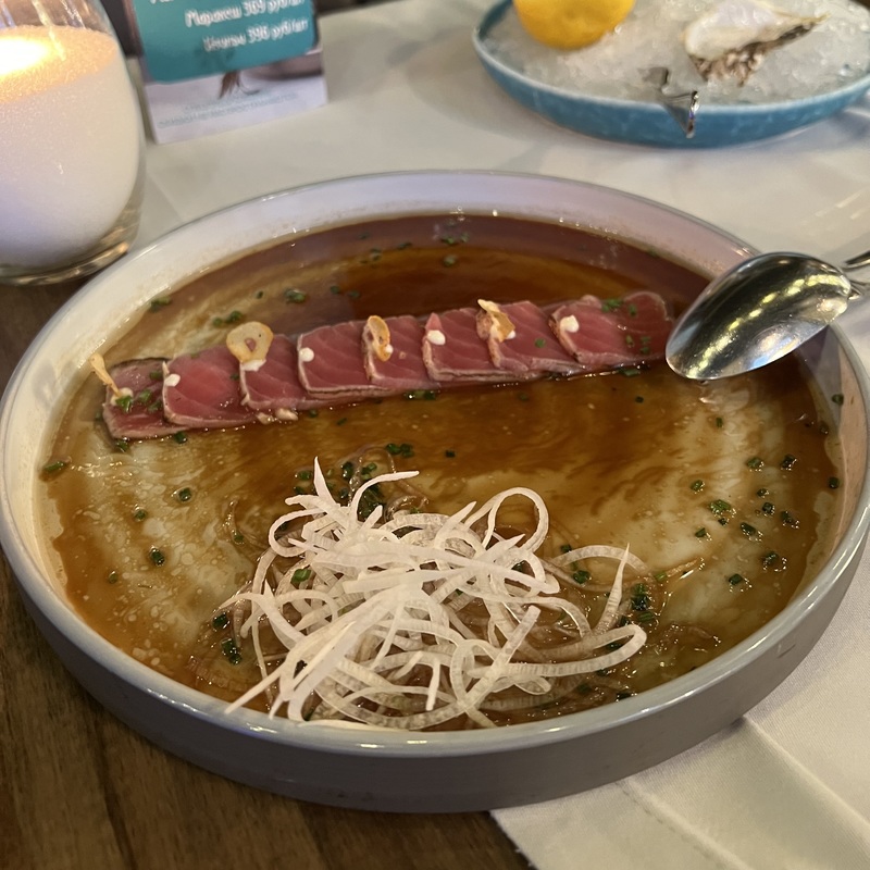 Татаки из тунца с кунжутным соусом