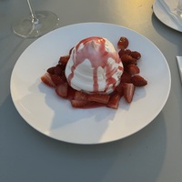 Павлова с клубникой