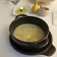 Zuppa Straсciatella (куриный бульон с домашней лапшой, яйцом и страчателлой)