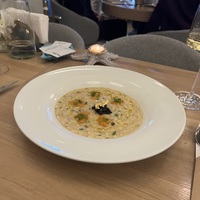 Паста орзо с икрой морского ежа, черной икрой и соусом берблан