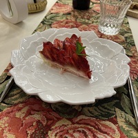 Открытый клубничный пирог