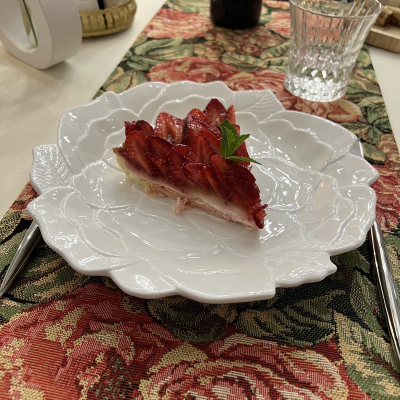 Открытый клубничный пирог