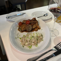 Цесарка с белыми грибами и зеленой гречкой (в меню 1390 руб.)