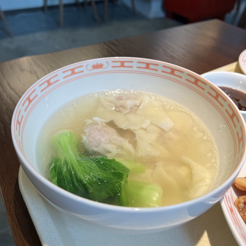 Wontons «Креветка + свинина в курином бульоне»