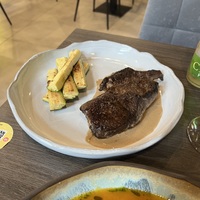 Стейк рибай с перечным соусом и овощами