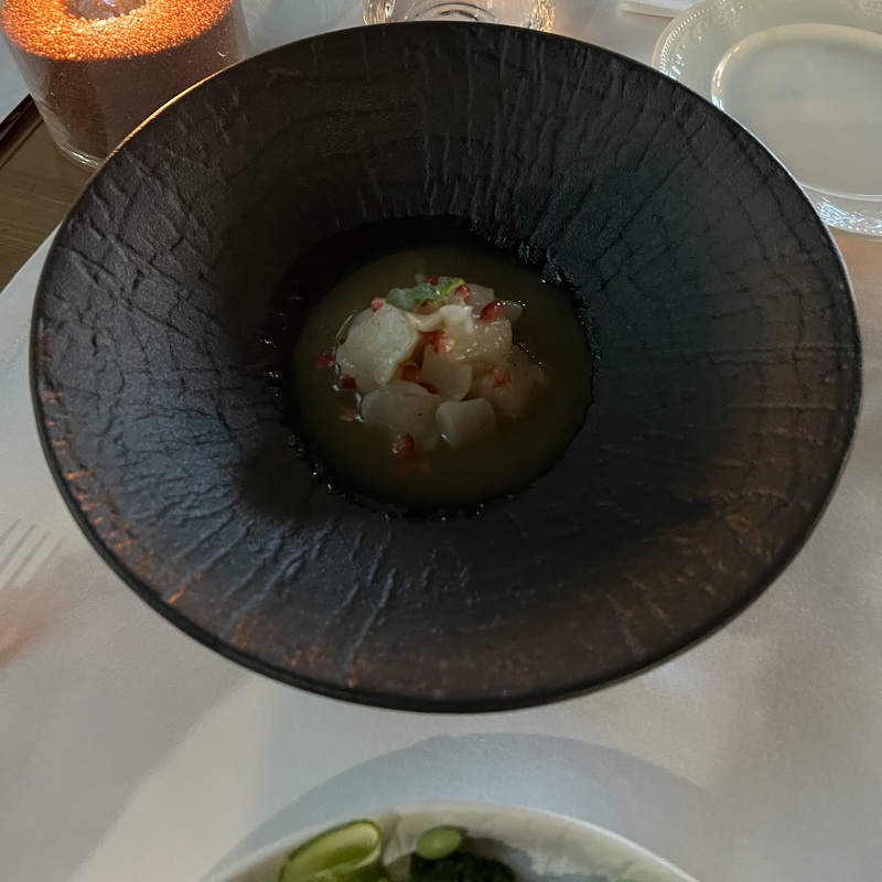 Гребешок, соус шисо, клубника
