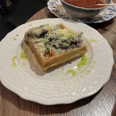 Горячие ирландские вафли с индейкой и грибами