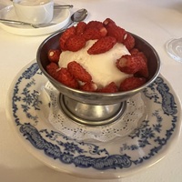Пломбир с земляникой
