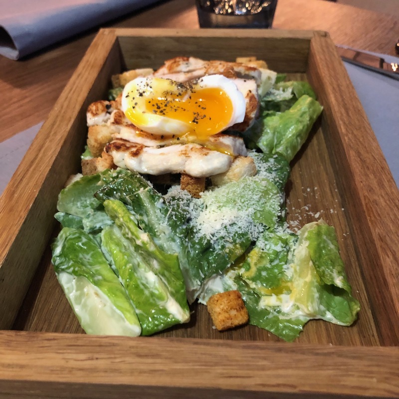 Салат «Цезарь с курицей»