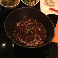 Кисло-острый суп с куриной грудкой и креветками