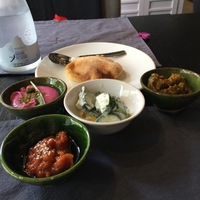 Мезе (4 закуски + пита)