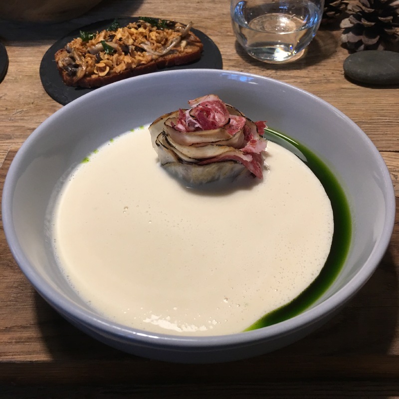 Крем-суп из корня сельдерея с мясом дикого кабана