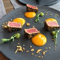 Маринованный тунец Блю Фин с кунжутными семенами