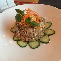Китайский жареный рис с цыпленком и креветками