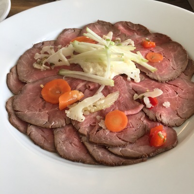 Ростбиф с хреном и маринованными овощами
