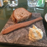 Домашний хлеб с маслом (комплемент)